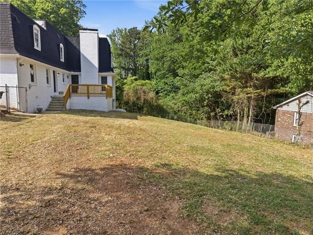492 S Susan Creek Drive, Stone Mountain, GA 30083