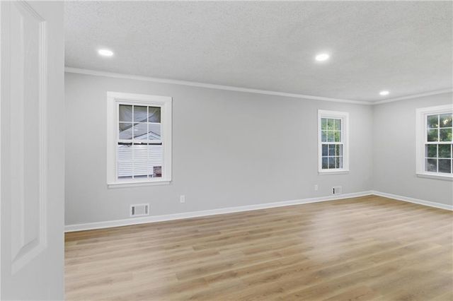 492 S Susan Creek Drive, Stone Mountain, GA 30083