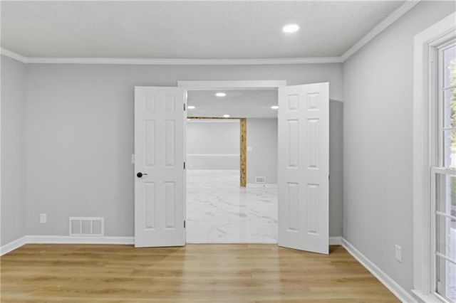 492 S Susan Creek Drive, Stone Mountain, GA 30083