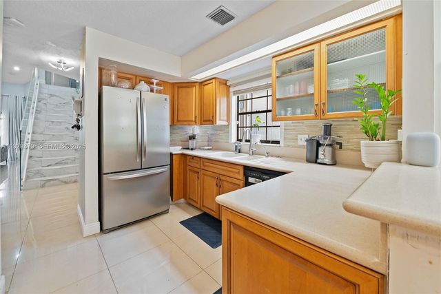 7878 NW 84th Ter, Tamarac, FL 33321