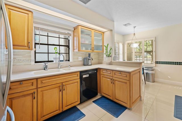 7878 NW 84th Ter, Tamarac, FL 33321