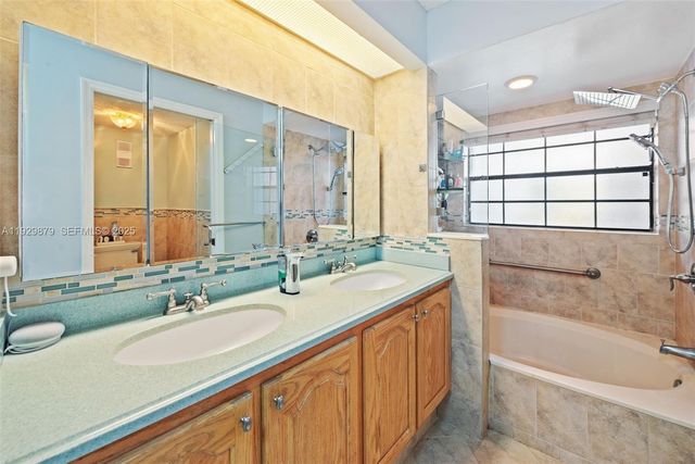 7878 NW 84th Ter, Tamarac, FL 33321