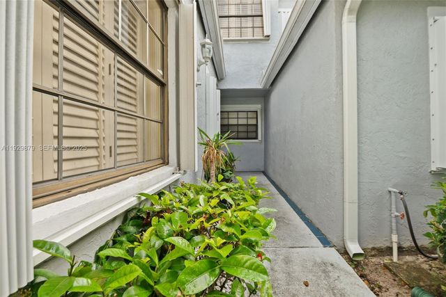 7878 NW 84th Ter, Tamarac, FL 33321