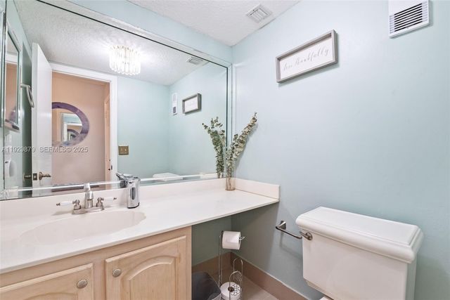 7878 NW 84th Ter, Tamarac, FL 33321