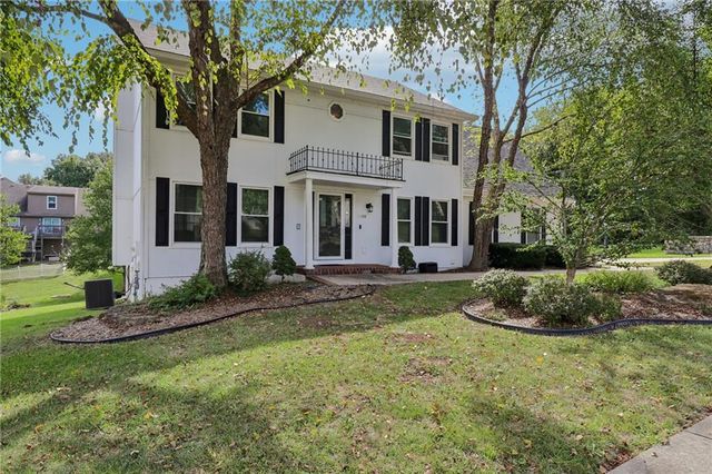 1800 NW Westbrooke Place, Blue Springs, MO 64015