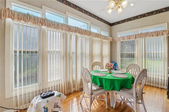 1800 NW Westbrooke Place, Blue Springs, MO 64015