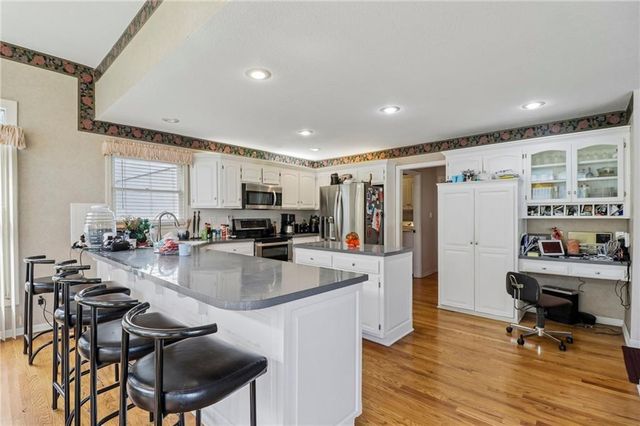 1800 NW Westbrooke Place, Blue Springs, MO 64015