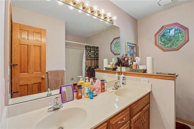 1800 NW Westbrooke Place, Blue Springs, MO 64015