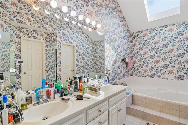 1800 NW Westbrooke Place, Blue Springs, MO 64015