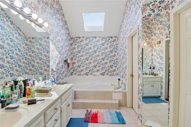 1800 NW Westbrooke Place, Blue Springs, MO 64015