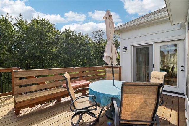 1800 NW Westbrooke Place, Blue Springs, MO 64015