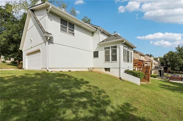 1800 NW Westbrooke Place, Blue Springs, MO 64015