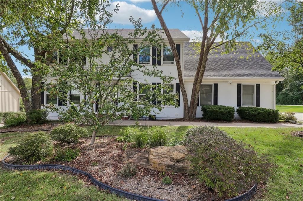 1800 NW Westbrooke Place, Blue Springs, MO 64015