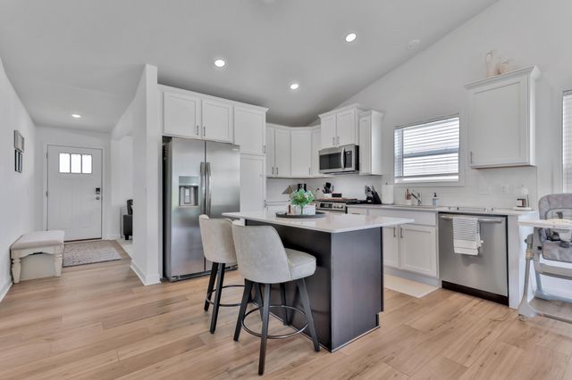 10813 Hinton Avenue S, Cottage Grove, MN 55016