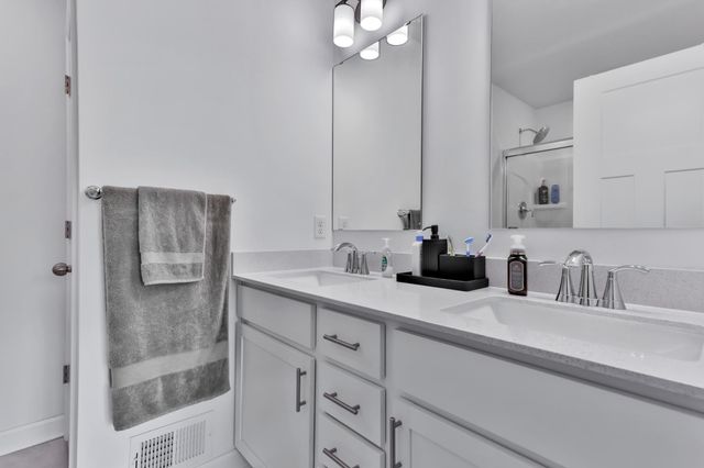 10813 Hinton Avenue S, Cottage Grove, MN 55016