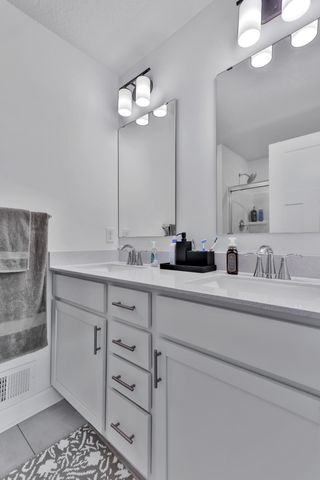 10813 Hinton Avenue S, Cottage Grove, MN 55016