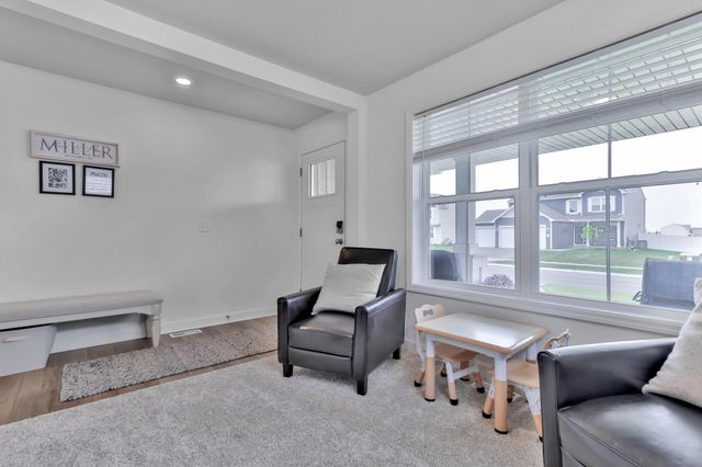 10813 Hinton Avenue S, Cottage Grove, MN 55016