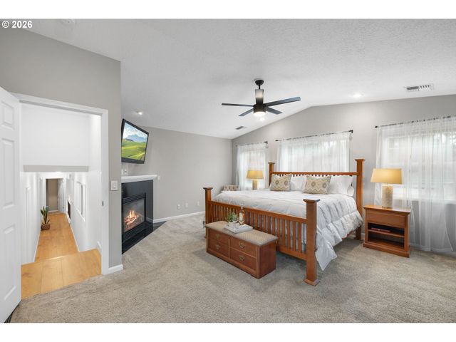 9375 Sw PINE St, Beaverton, OR 97005