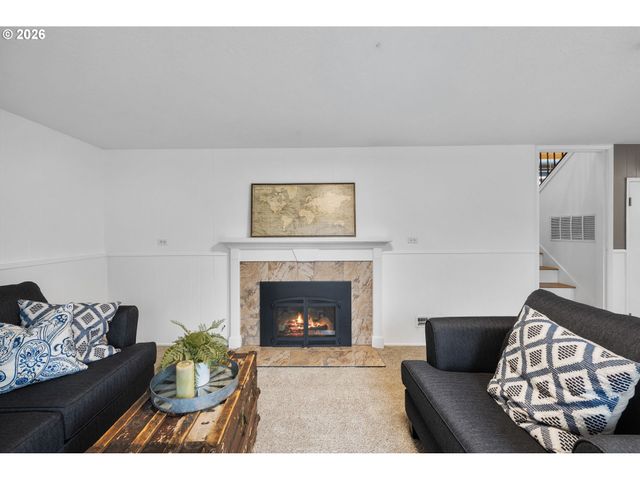 9375 Sw PINE St, Beaverton, OR 97005