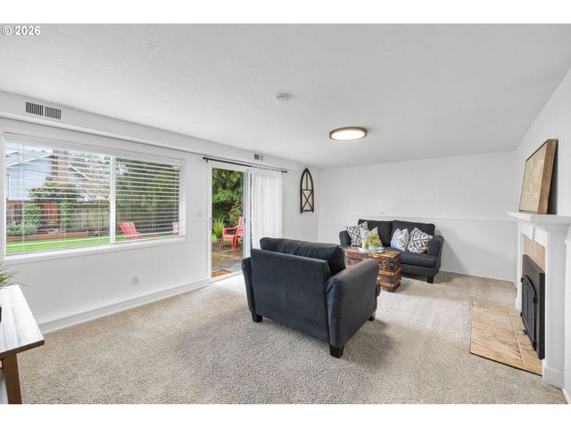 9375 Sw PINE St, Beaverton, OR 97005