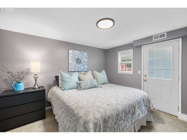 9375 Sw PINE St, Beaverton, OR 97005