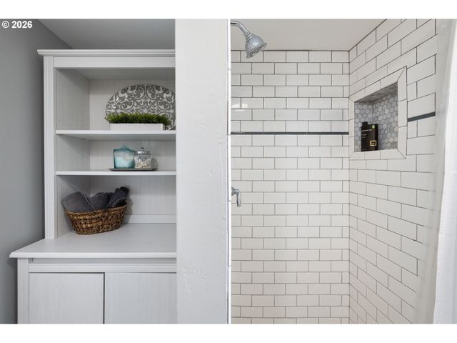 9375 Sw PINE St, Beaverton, OR 97005