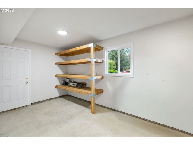 9375 Sw PINE St, Beaverton, OR 97005