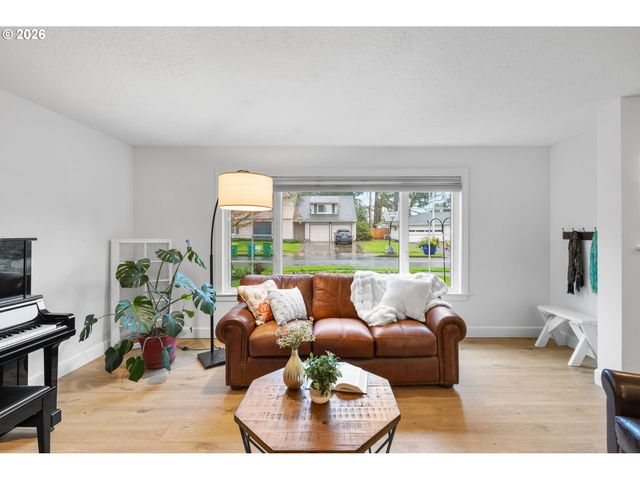 9375 Sw PINE St, Beaverton, OR 97005