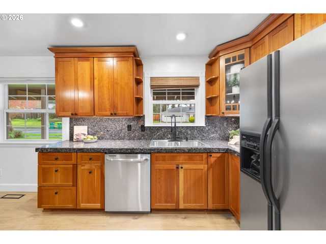 9375 Sw PINE St, Beaverton, OR 97005