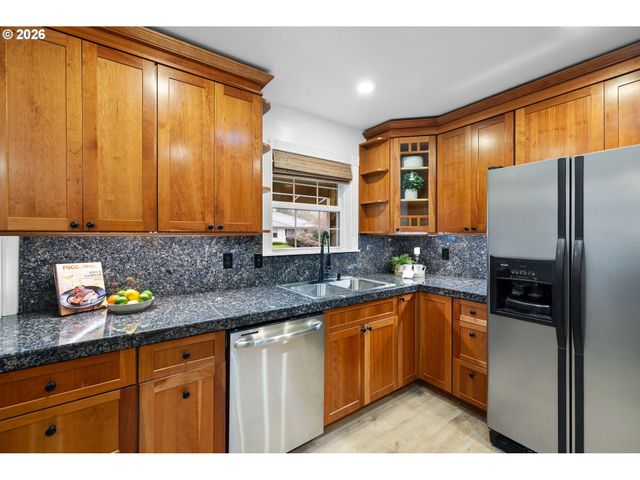 9375 Sw PINE St, Beaverton, OR 97005