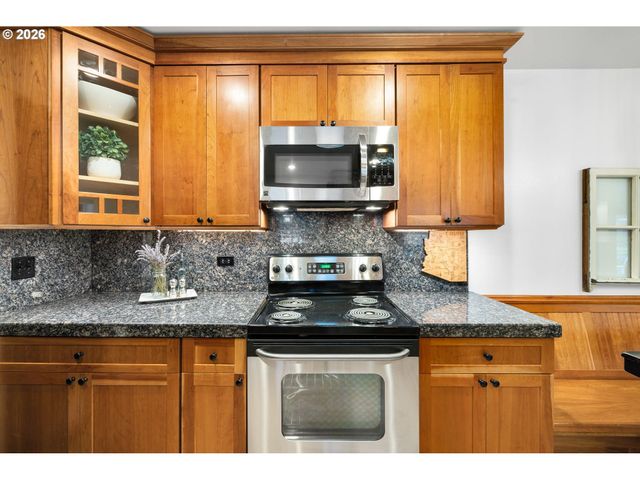 9375 Sw PINE St, Beaverton, OR 97005