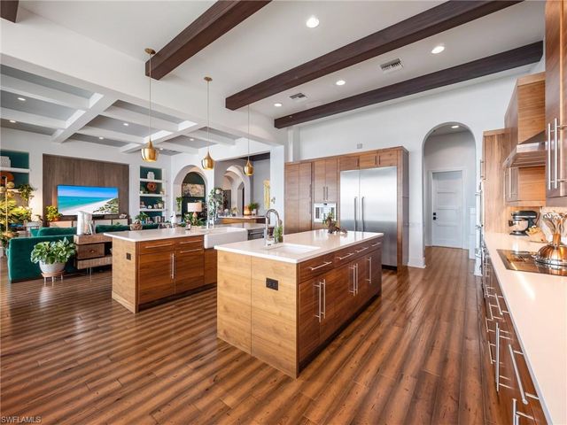 911 Aqua LN, Fort Myers, FL 33919