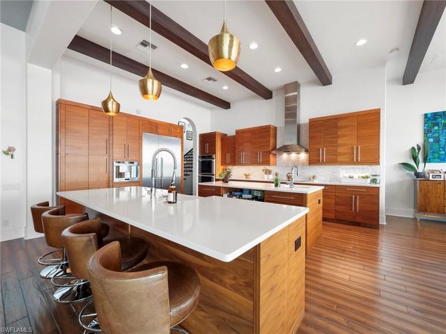 911 Aqua LN, Fort Myers, FL 33919