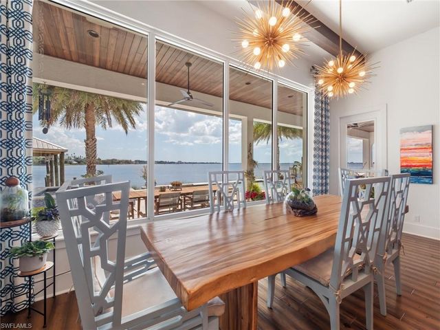 911 Aqua LN, Fort Myers, FL 33919