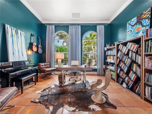 911 Aqua LN, Fort Myers, FL 33919