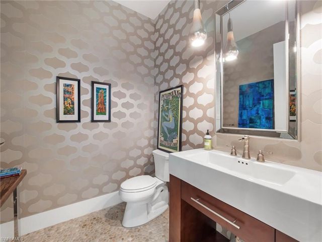 911 Aqua LN, Fort Myers, FL 33919