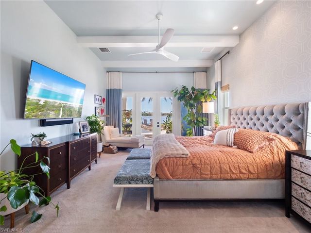 911 Aqua LN, Fort Myers, FL 33919