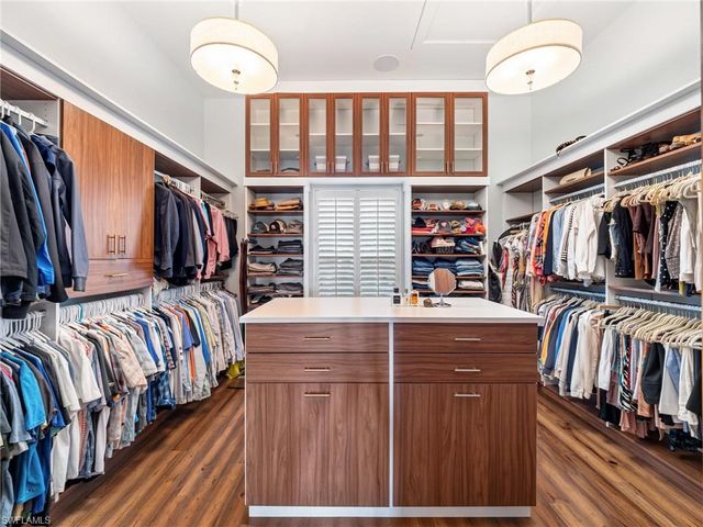 911 Aqua LN, Fort Myers, FL 33919