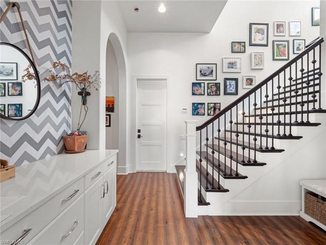 911 Aqua LN, Fort Myers, FL 33919