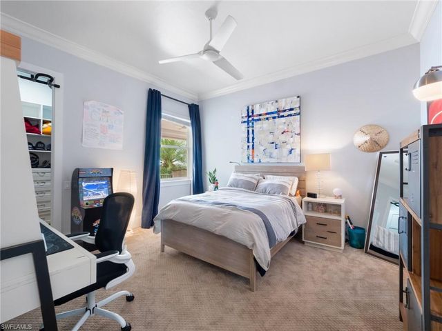 911 Aqua LN, Fort Myers, FL 33919