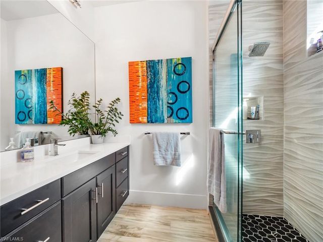 911 Aqua LN, Fort Myers, FL 33919