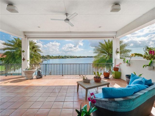 911 Aqua LN, Fort Myers, FL 33919