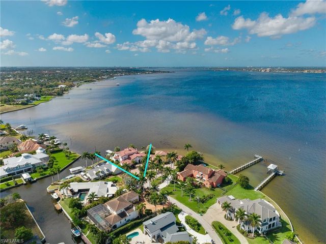 911 Aqua LN, Fort Myers, FL 33919