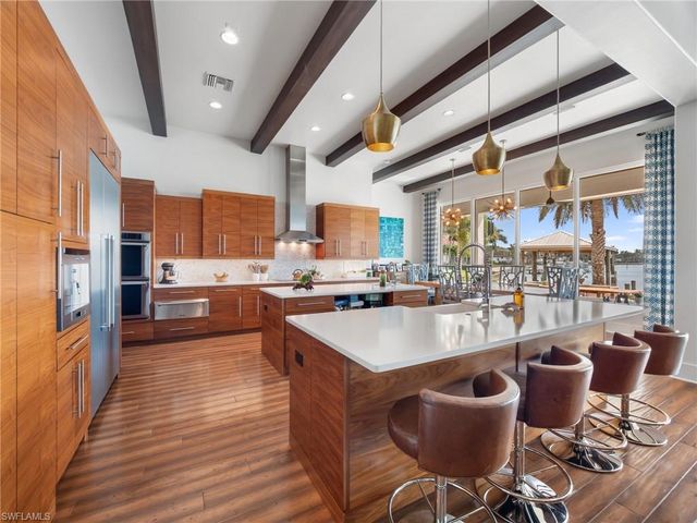 911 Aqua LN, Fort Myers, FL 33919