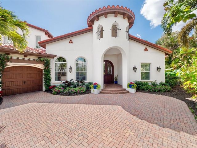 911 Aqua LN, Fort Myers, FL 33919