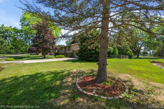 7427 Emerson, Washington Township, MI 48094