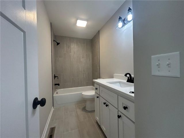 500 N Harding Street, Oak Grove, MO 64075
