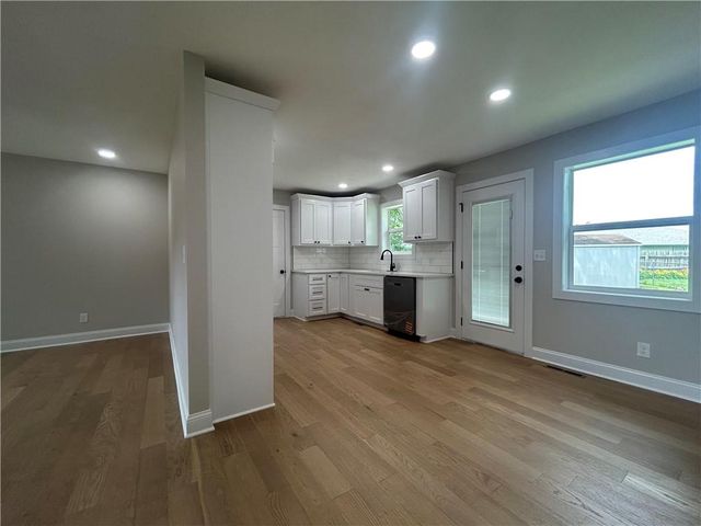 500 N Harding Street, Oak Grove, MO 64075