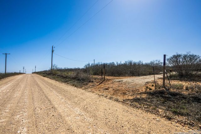 996 county road 2530, Moore, TX 78057