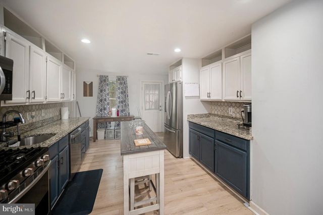 3932 OAKDALE CIR, Triangle, VA 22172